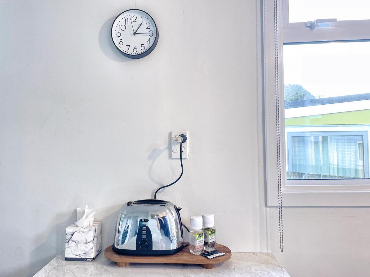 Cozy N Comfortable,5 Mins To Airport Villa Wellington Buitenkant foto