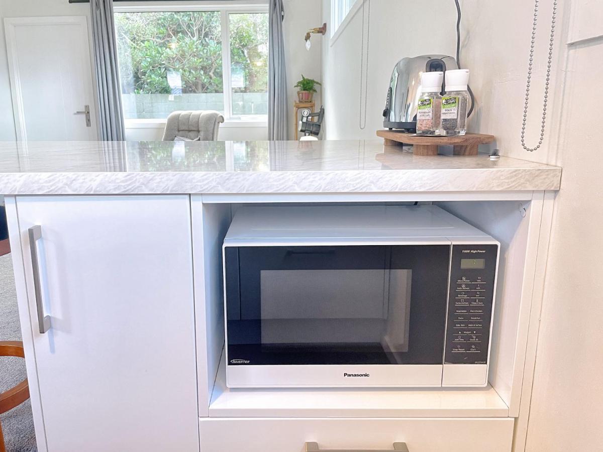 Cozy N Comfortable,5 Mins To Airport Villa Wellington Buitenkant foto